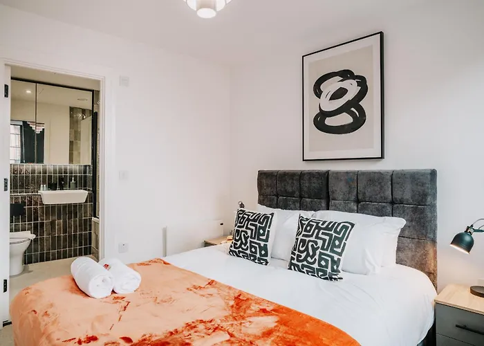 Stunning Grade II City Pad, Families, Contractors, Fast Wifi